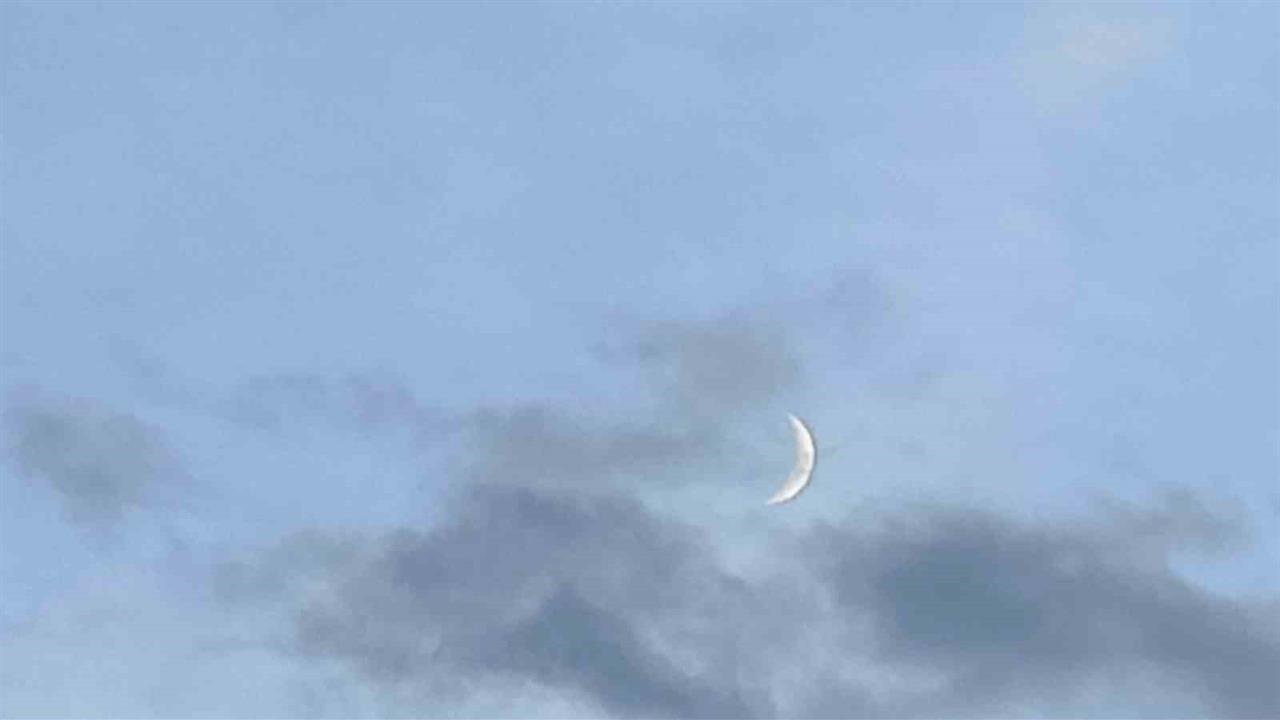 Van'da Kartpostallık Hilal Manzarası