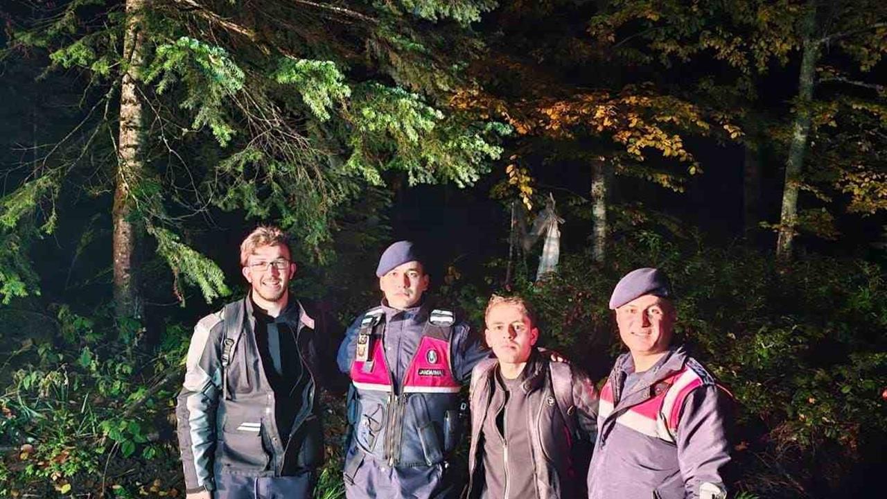 Bartın'da Ormanda Kaybolan İki Genç Kurtarıldı