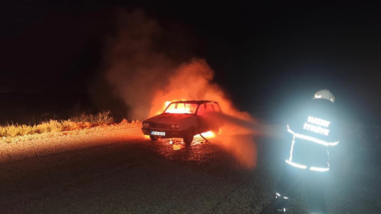 Hassa'da Otomobil Yangını: Araç Kullanılamaz Hale Geldi