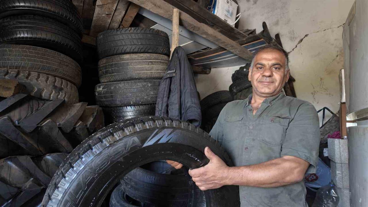 Lastik Tamirciliğine 15 Yaşında Başladı.