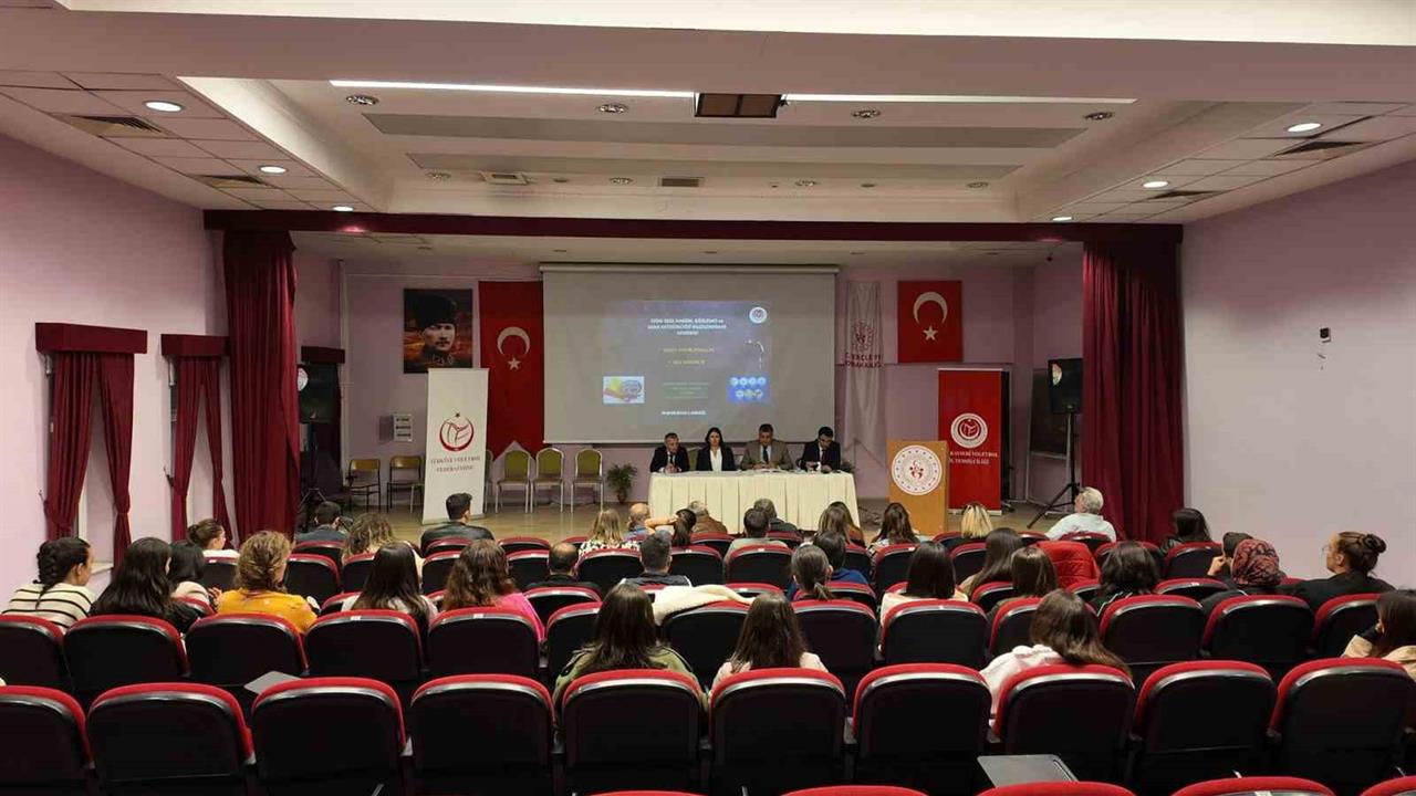 Kayseri'de voleybol semineri yapıldı