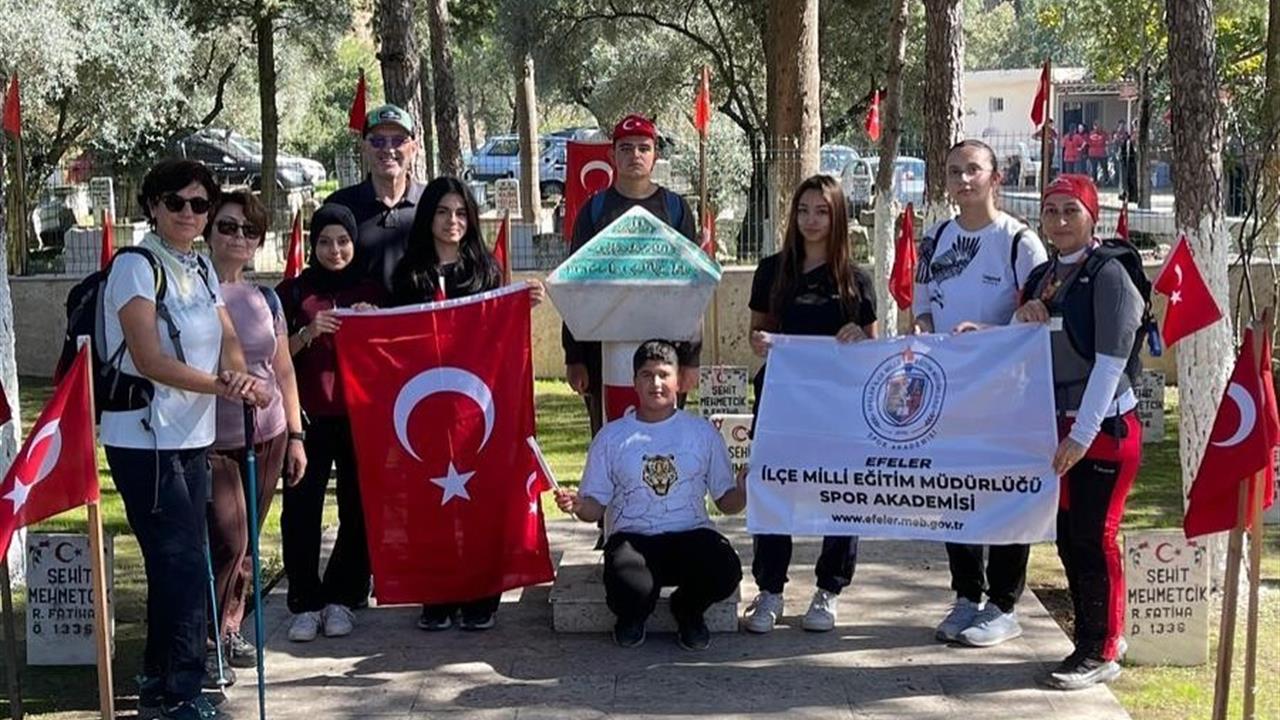 Aydın’da gençlerden vefa yürüyüşü