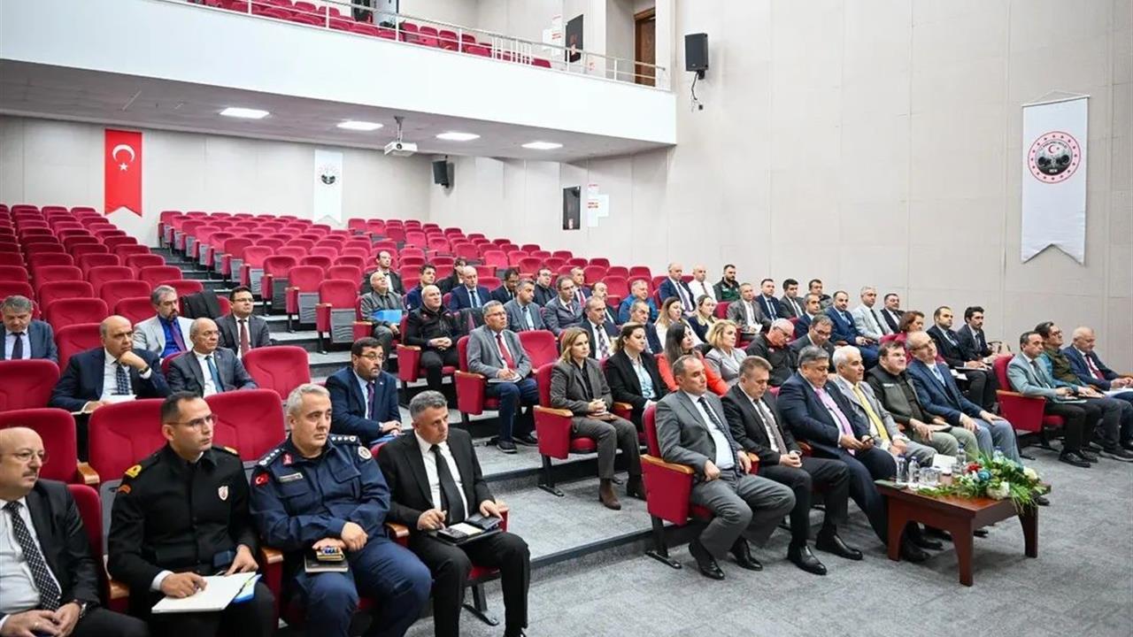 Kırklareli'nde Kamu Hizmetleri Üzerine Toplantı Yapıldı