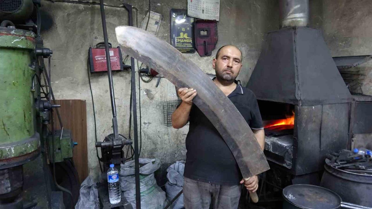 Gaziantep'te dev et satırı alıcısını bekliyor