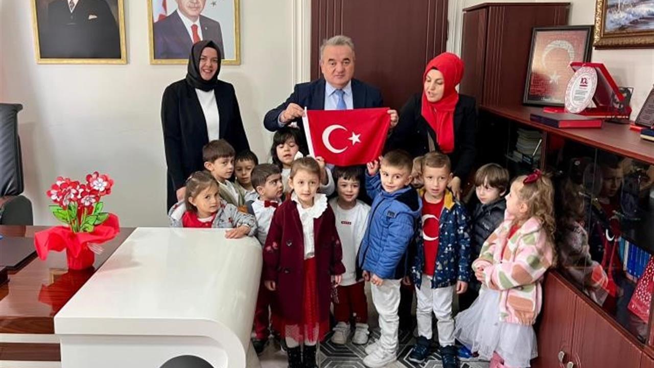 Bilecik'te Kutsal Emanetler Kaymakam Öztürk'e Sunuldu