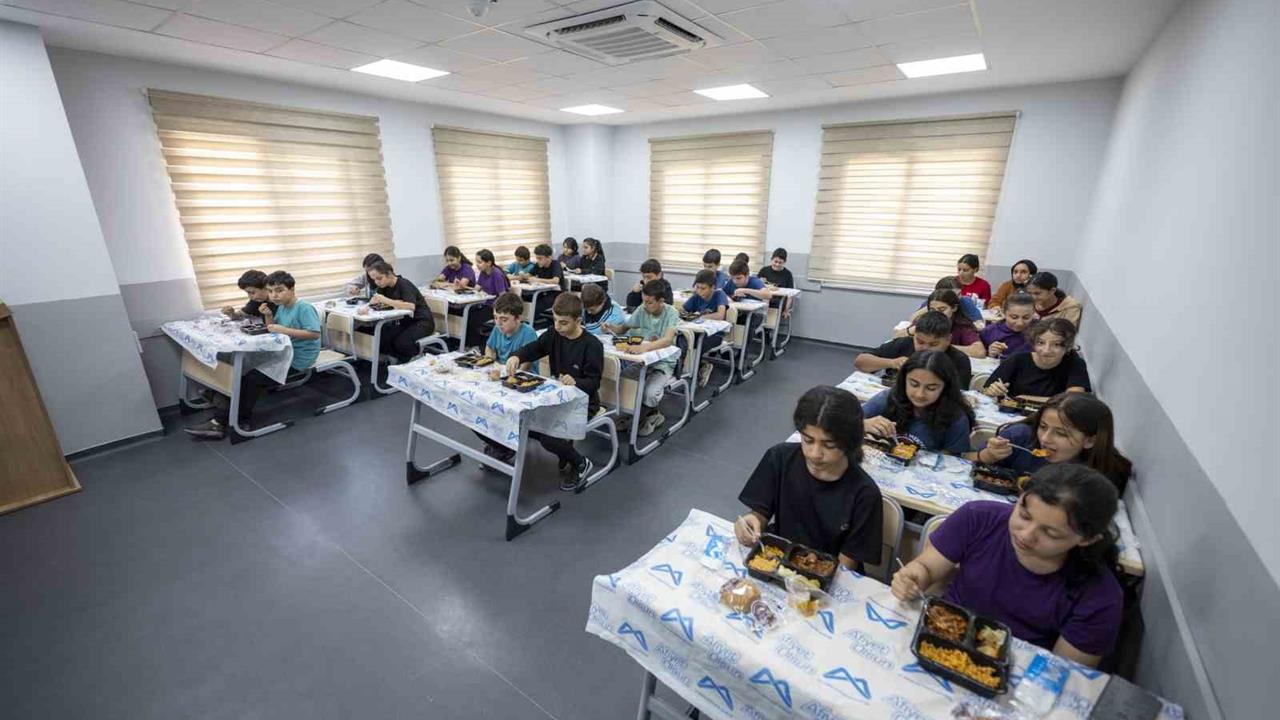 Mersin'de LGS'ye hazırlanan öğrencilere yemek desteği