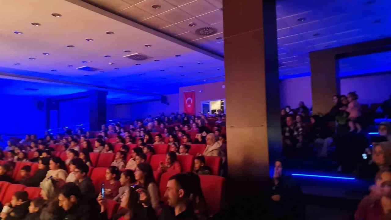 Sincan'da Ücretsiz Tiyatro Etkinliği Gerçekleşti
