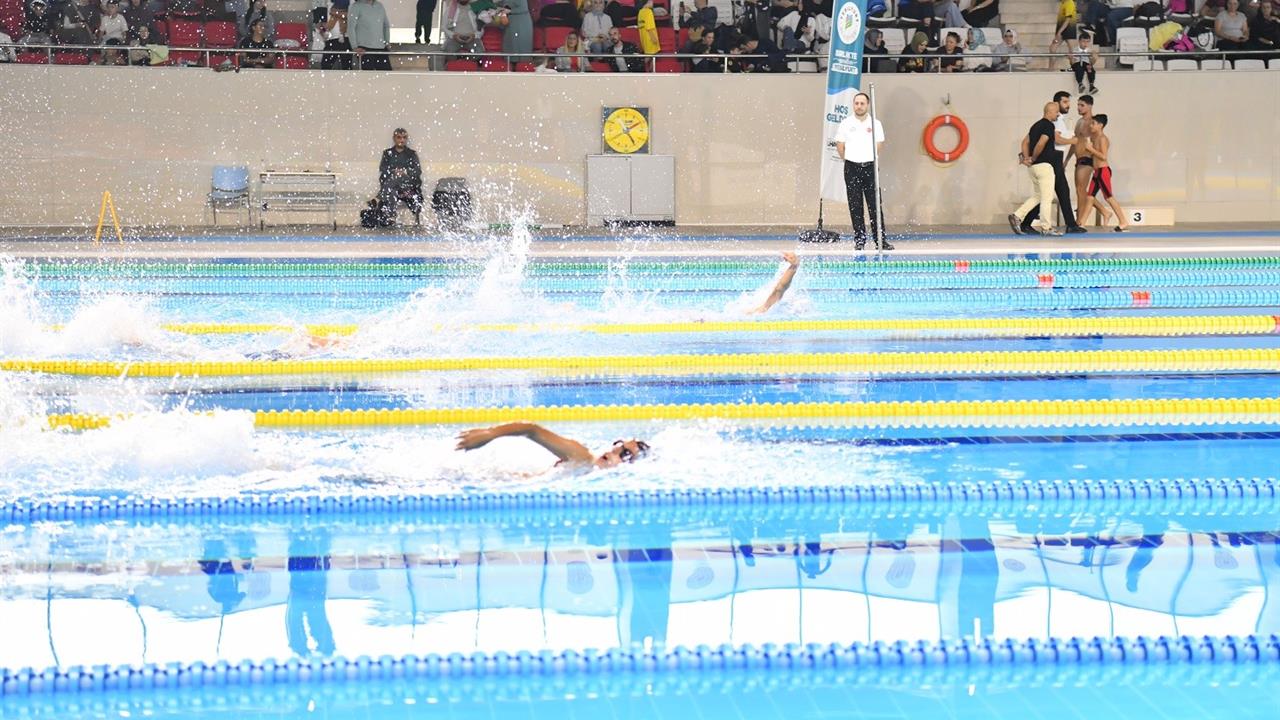 Malatya'da Gazze İçin Yüzme Yarışması Düzenlendi