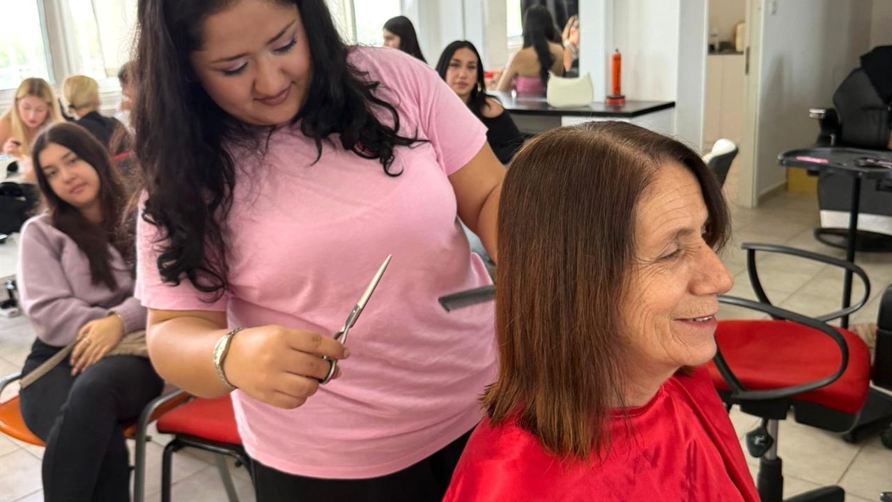 Üniversite öğrencilerinden kanserle mücadele eden kadınlara destek - İSTANBUL