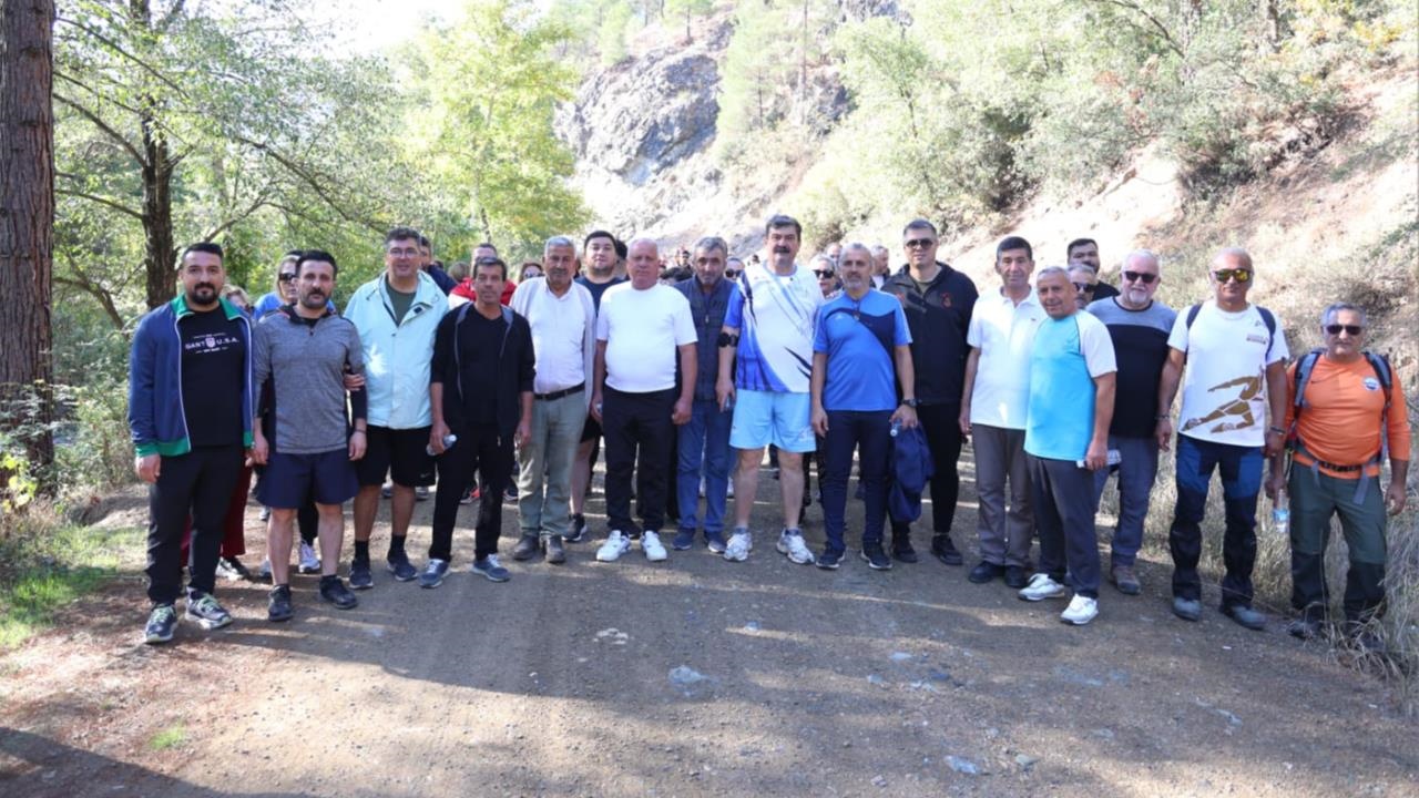 Toroslar’da Cumhuriyet Doğa Yürüyüşü Coşkuyla Gerçekleşti