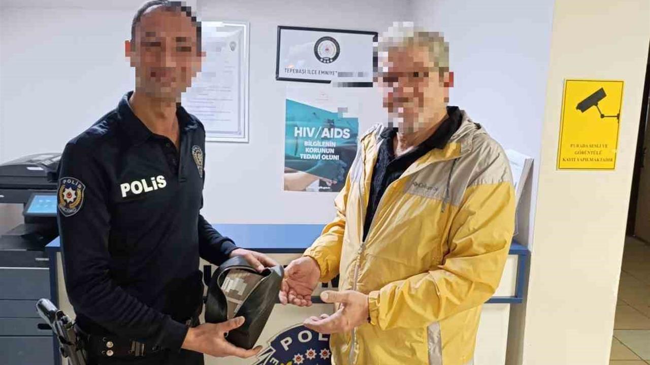 Eskişehir'deki Alışveriş Merkezinde Bulunan 200 Bin TL Sahibine Ulaştırıldı