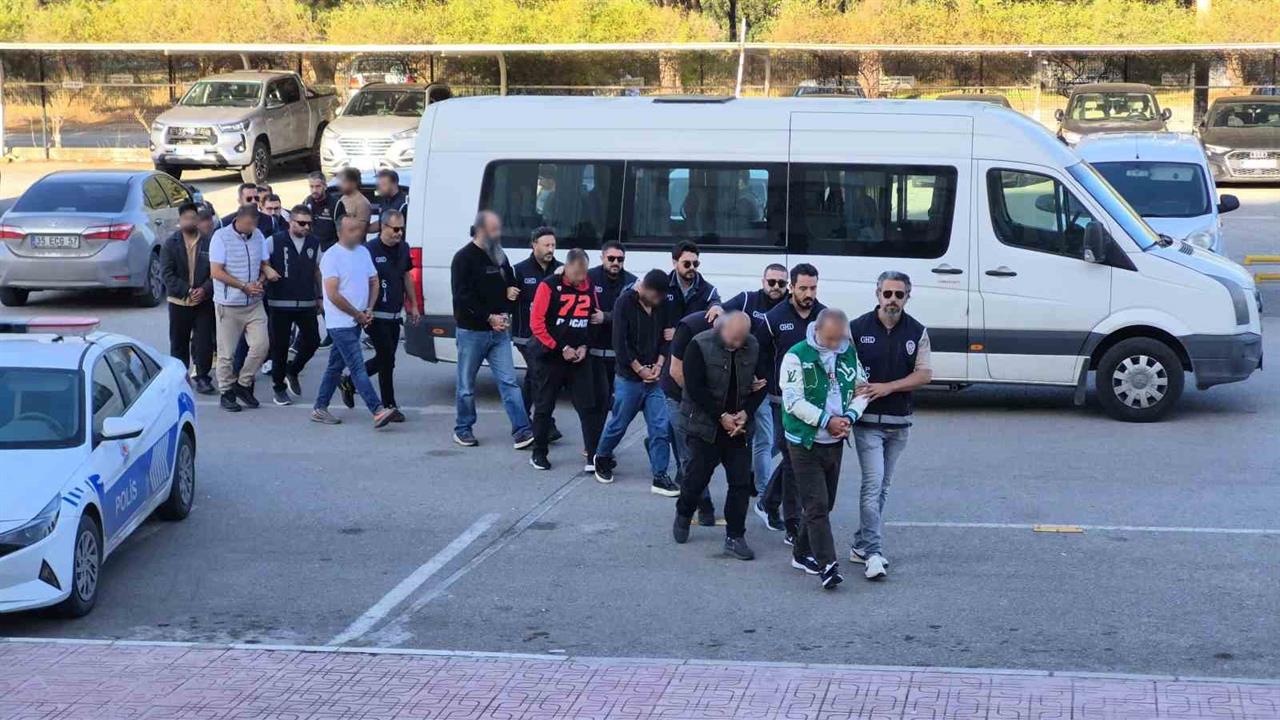 Muğla Bodrum'da Göçmen Kaçakçılığıyla İlgili 17 Şüpheli Adliyeye Gönderildi