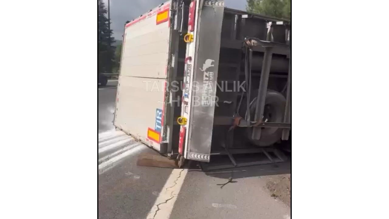 Tarsus Çamalan’da TIR Devrildi