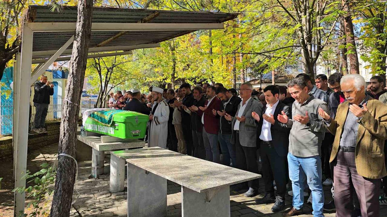 Karabük'te Genç Gazeteci Son Yolculuğuna Uğurlandı