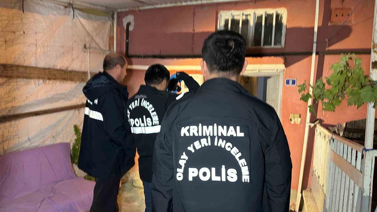 Uşak Merkez'de Baba, Babaannesi ve Komşusu Bıçaklandı