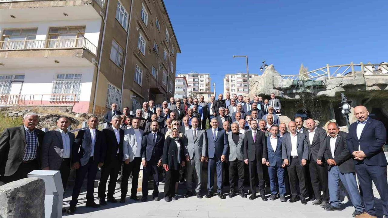 Niğde'de Başkan Özdemir ve Milletvekili Uzkurt, Muhtarlarla Görüştü