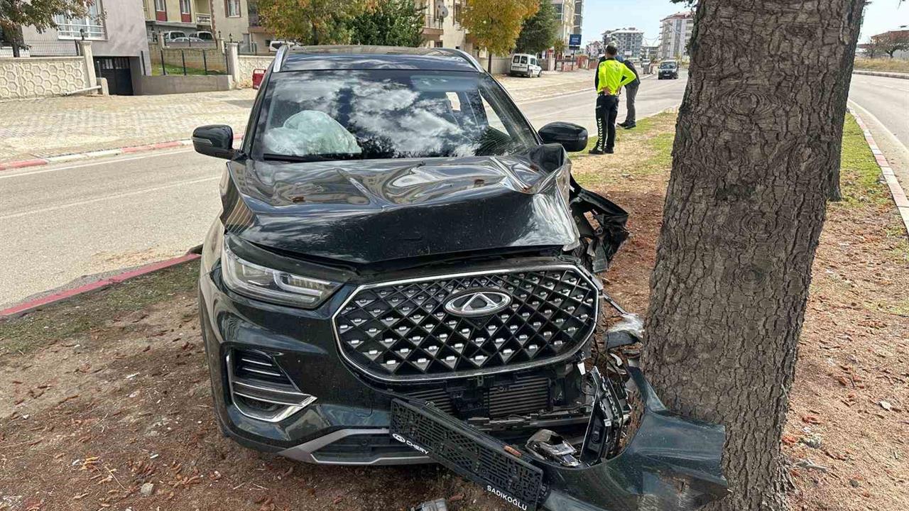 Uşak Merkez'de Gerçekleşen Trafik Kazasında 2 Kişi Yaralandı