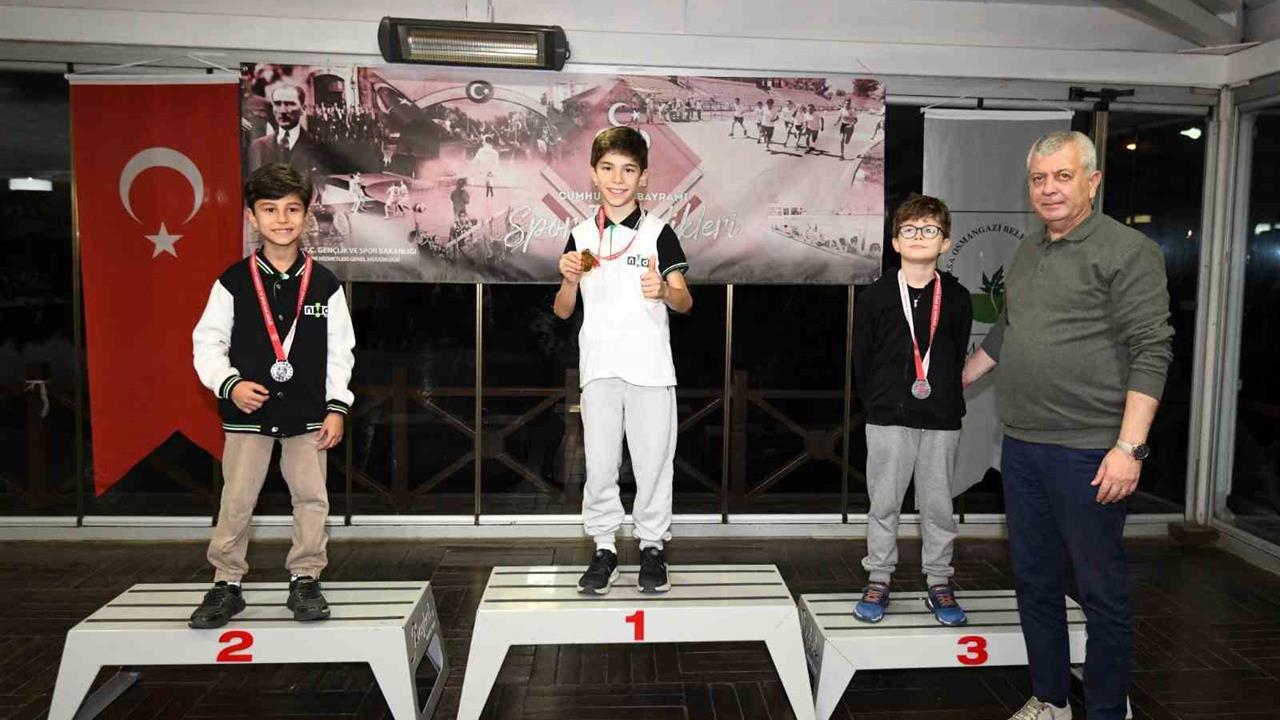 Osmangazi Bursa'da 29 Ekim Cumhuriyet Bayramı Satranç Turnuvası'nda Kupa Sahipleri Belli Oldu