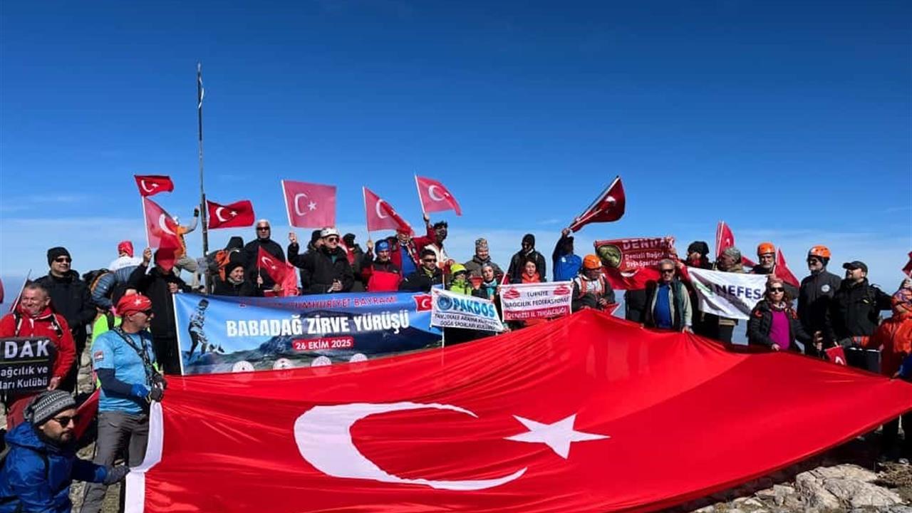 Denizli Babadağ'da Cumhuriyet Coşkusu Zirvede Kutlandı