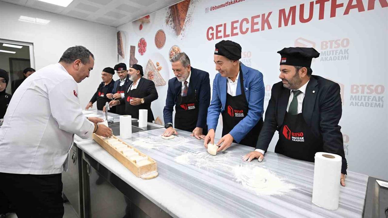 Bursa'da YESİDEF Üyeleri BTSO Mutfak Akademi'ni Ziyaret Etti