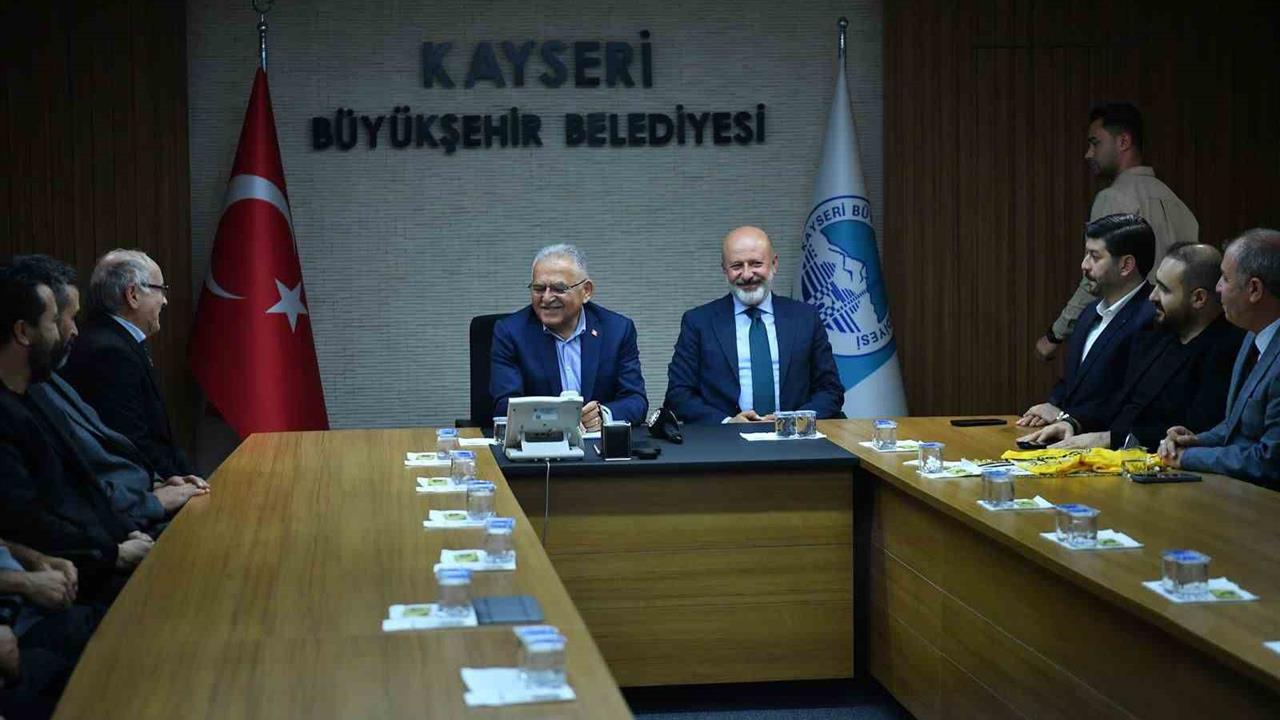 Kayseri'de Başkan Büyükkılıç, Altyapının Önemi Üzerine Konuştu