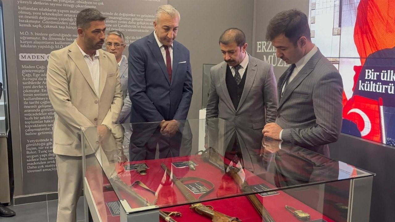 Erzincan'da Cumhuriyetin 102. yılı dolayısıyla 20. Yüzyıl Savaş Aletleri Sergisi açıldı.