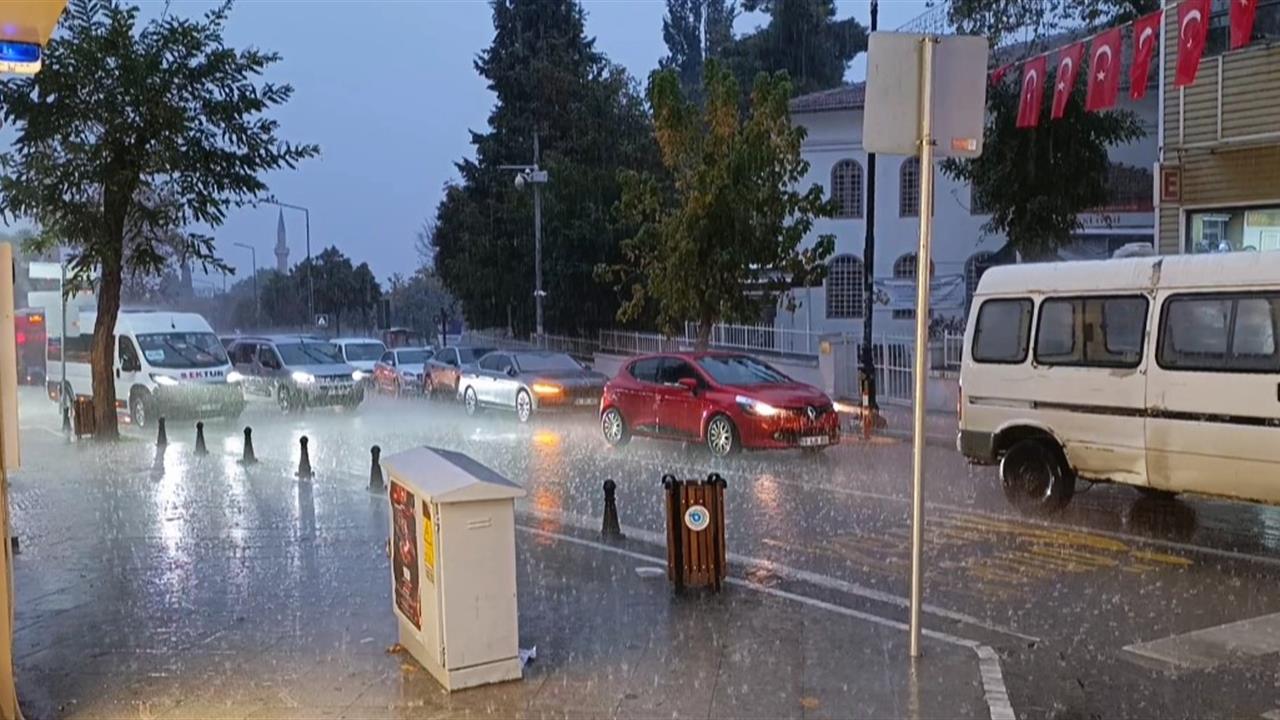 Tekirdağ Merkez'de Sağanak Yağış Sonrası Hayat Olumsuz Etkilendi