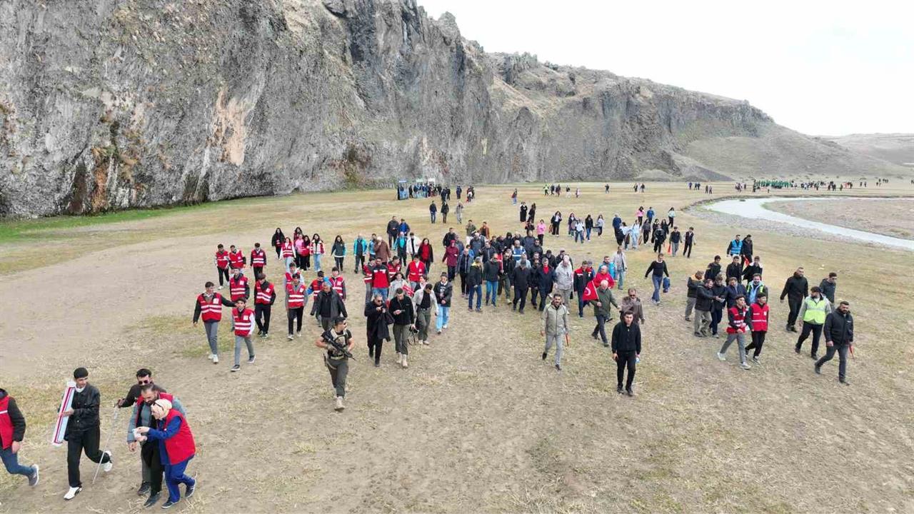 Ağrı Diyadin'de Cumhuriyet'in 102. Yılına Özel Doğa Yürüyüşü Düzenlendi