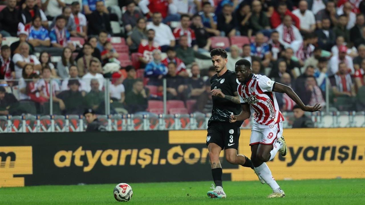 Samsun'da Oynanan Maçta İlk Yarı 1-1 Sona Erdi