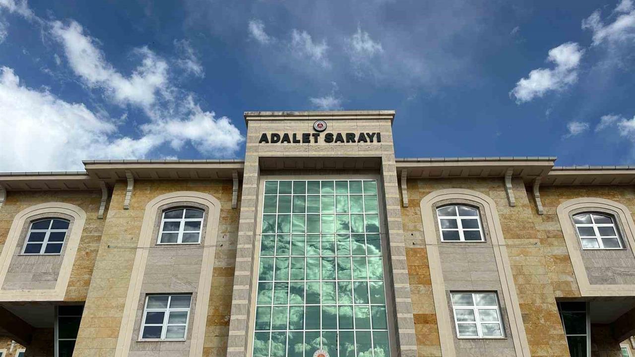 Uşak Merkez'de Bıçakla Yaralama Olayında 3 Kişi Yaralandı