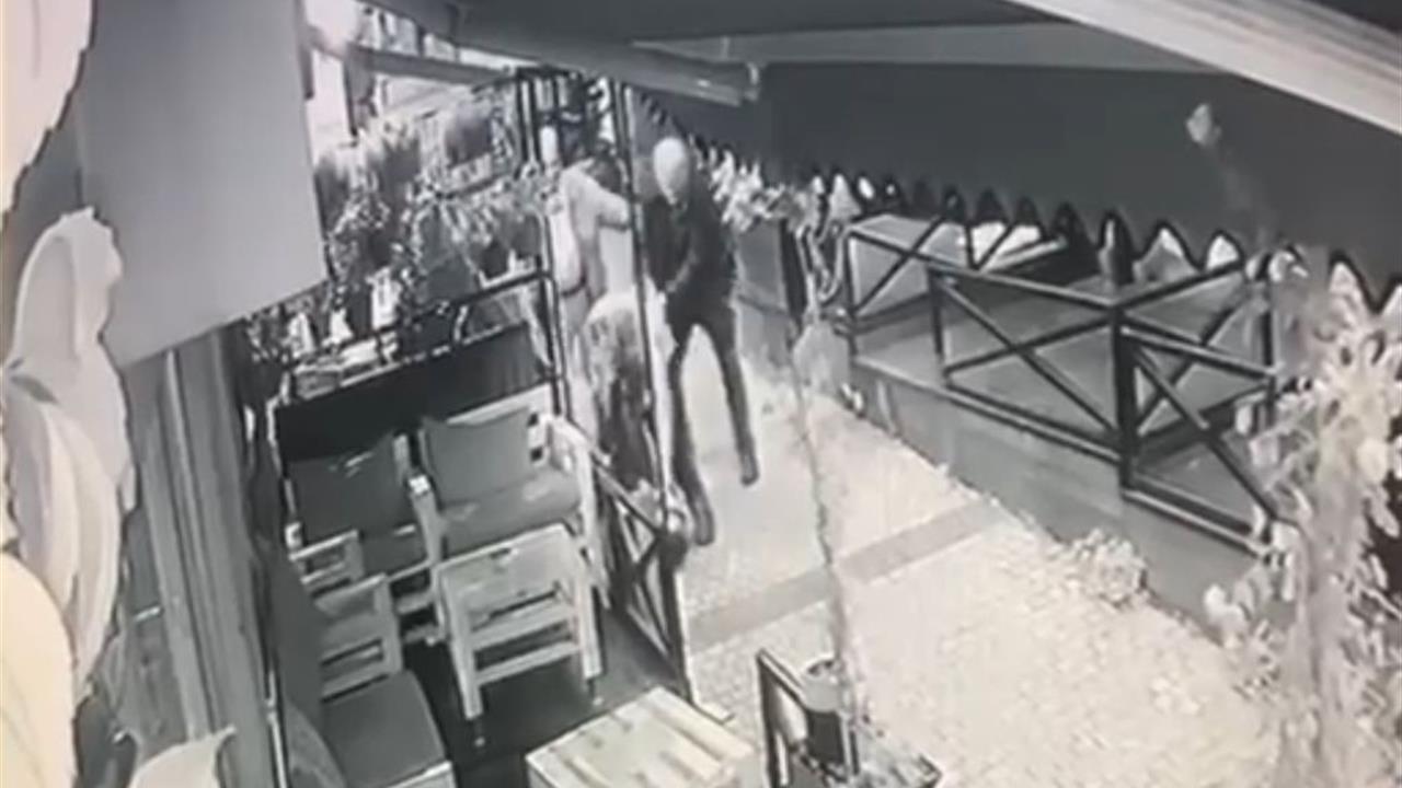 Bursa Osmangazi'de Mekana Giremeyen Alkollü Şahıs 4 Kişiyi Yaraladı