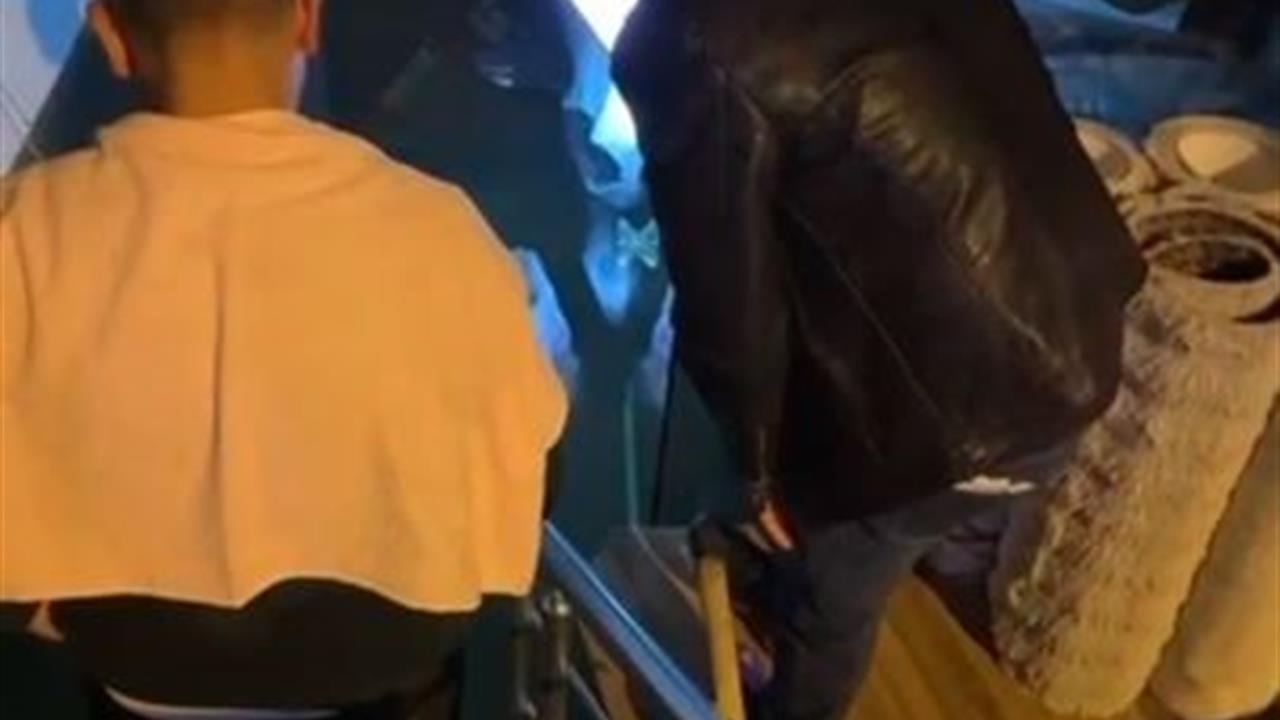 Beyoğlu'nda Sağanak Yağış Sonrası Halı Dükkanını Su Bastı