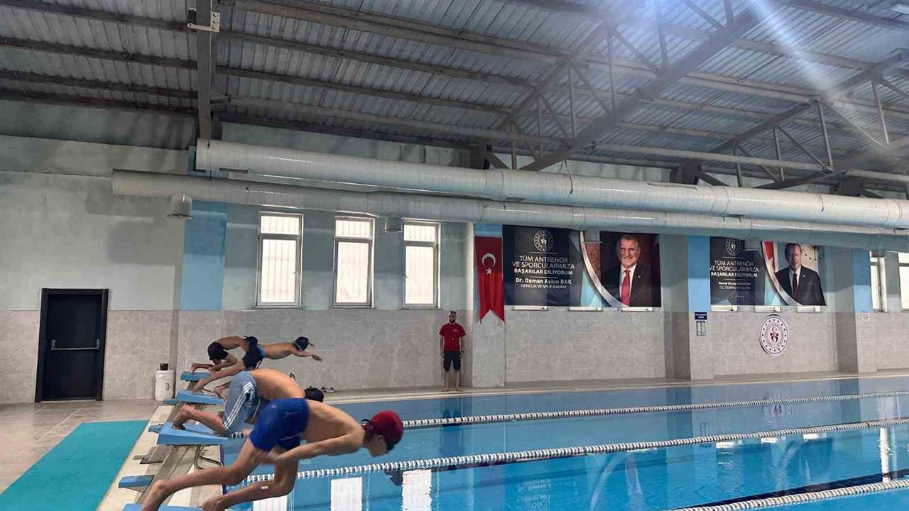 Ağrı'da 29 Ekim Cumhuriyet Bayramı İçin Spor Müsabakaları Yapıldı