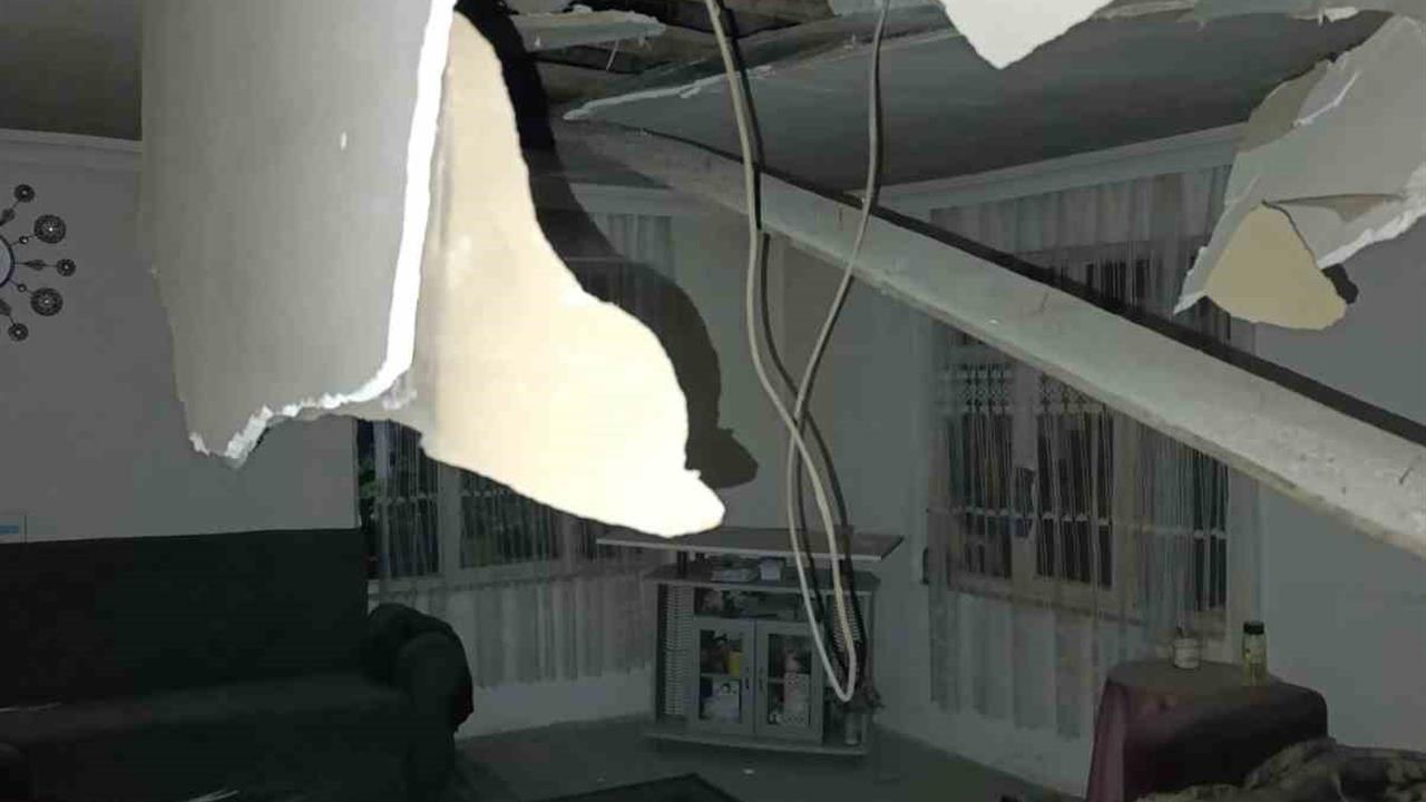 Manisa Gördes Oğulduruk Mahallesi'nde Deprem Nedeniyle Tavan Çöktü