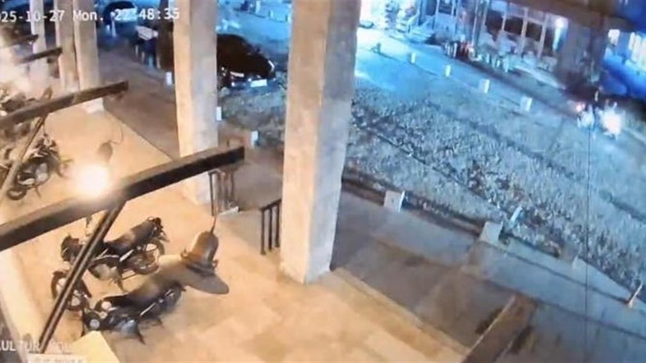 Balıkesir Sındırgı'da 6.1 Büyüklüğündeki Deprem Güvenlik Kamerasında Görüntülendi