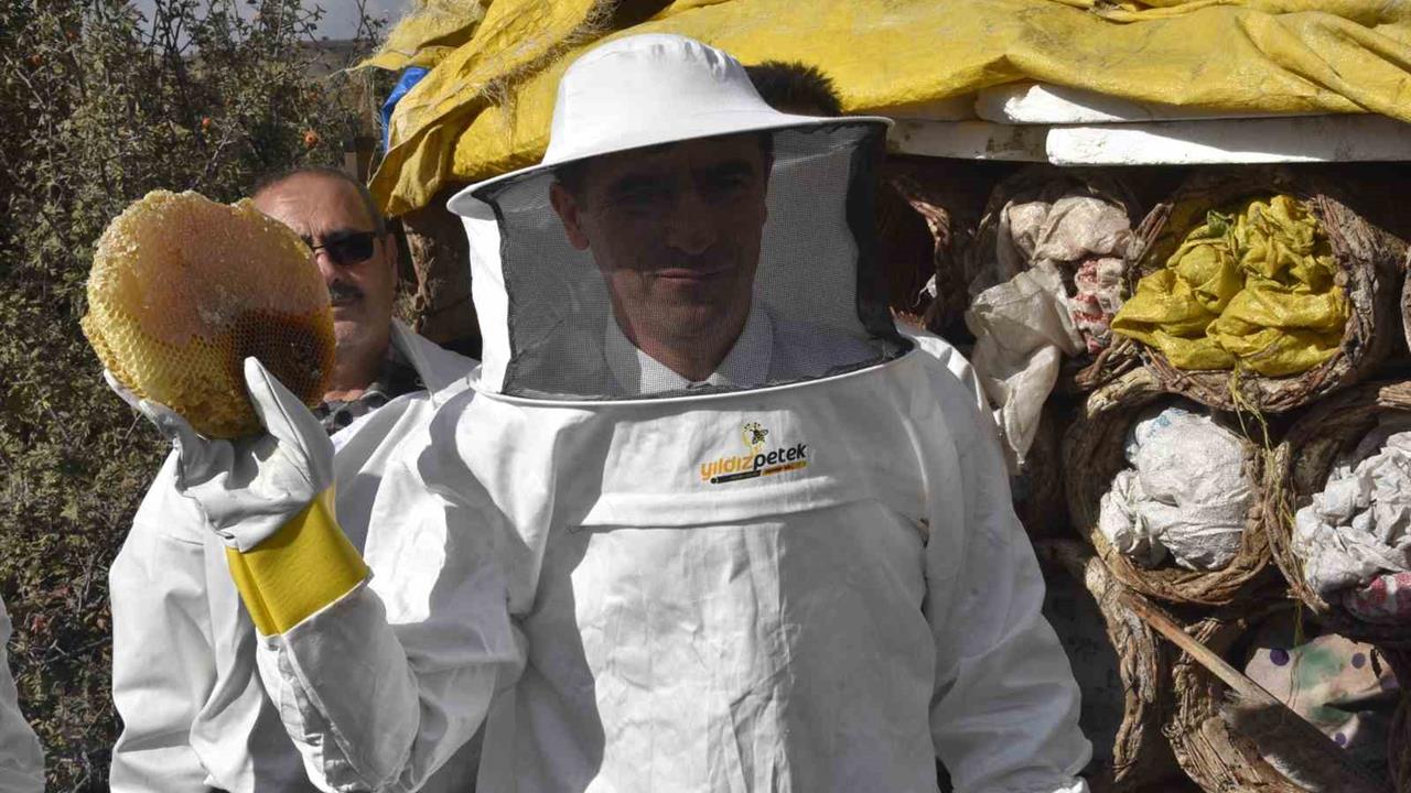 Bitlis’te Düzenlenen Karakovan Balı Hasadı Etkinliğine Vali Karakaya Katıldı