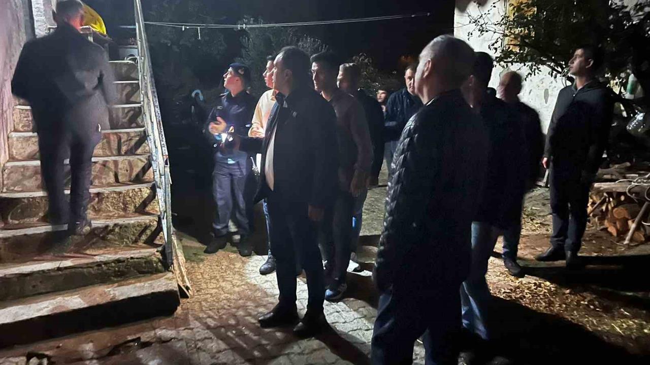 Manisa Gördes'te Vali Özkan, Deprem Sonrası İncelemelerde Bulundu