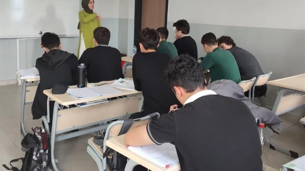 Kütahya Şehit Selim Cansız AİHL'de Öğrencilere Seminer Verildi