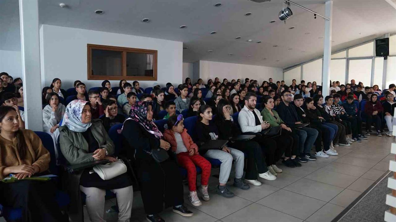 Esenyurt Belediyesi, LGS Sürecinde Öğrencilere Destek Oluyor