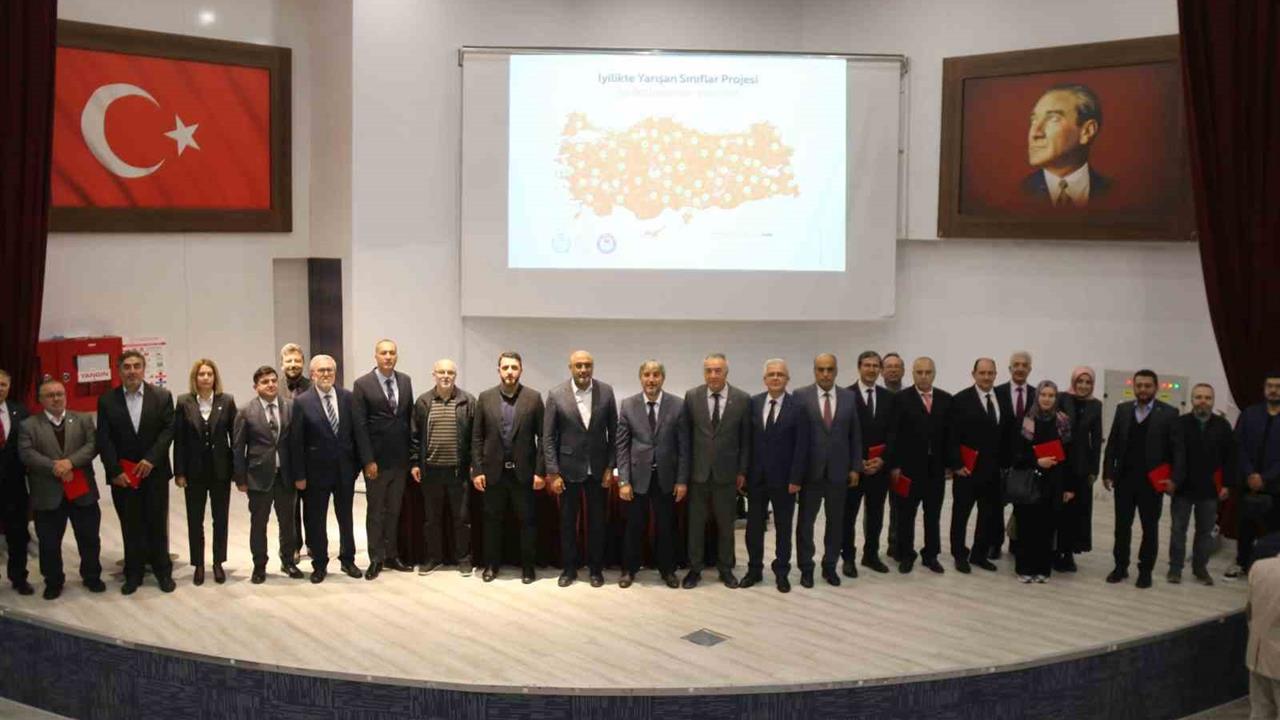 Kütahya'da "İyilikte Yarışan Sınıflar" Projesi Ödül Töreni Yapıldı