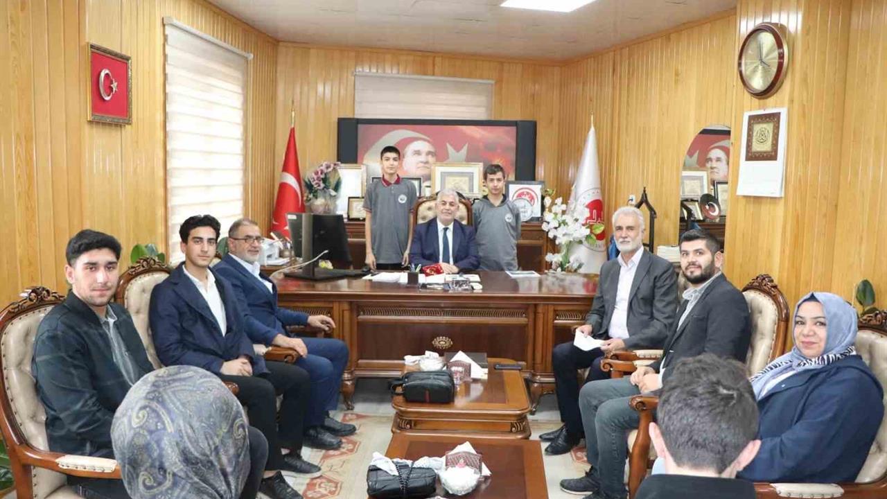 Elazığ'da Lise Öğrencileri Filistin İçin Yardım Kampanyası Düzenledi