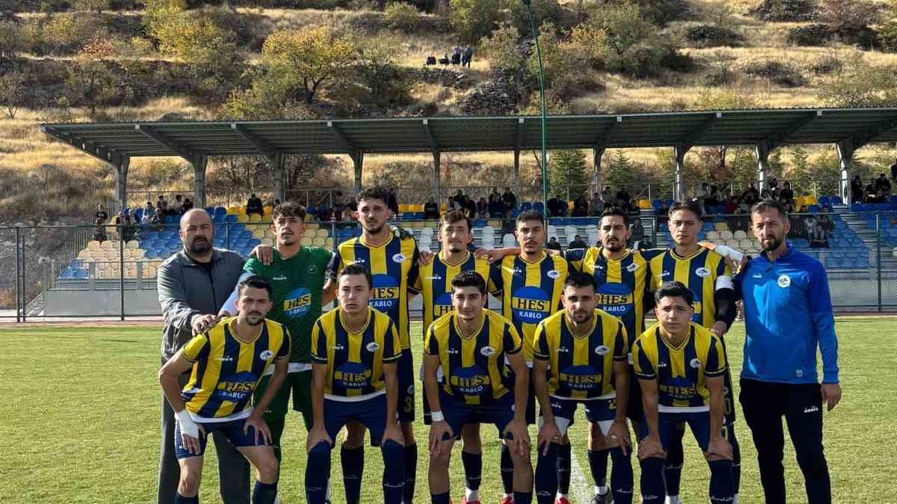 Kayseri Hacılar'da Hacılar Erciyesspor'un Antrenörü Mehmet Susamış Görevden Ayrıldı