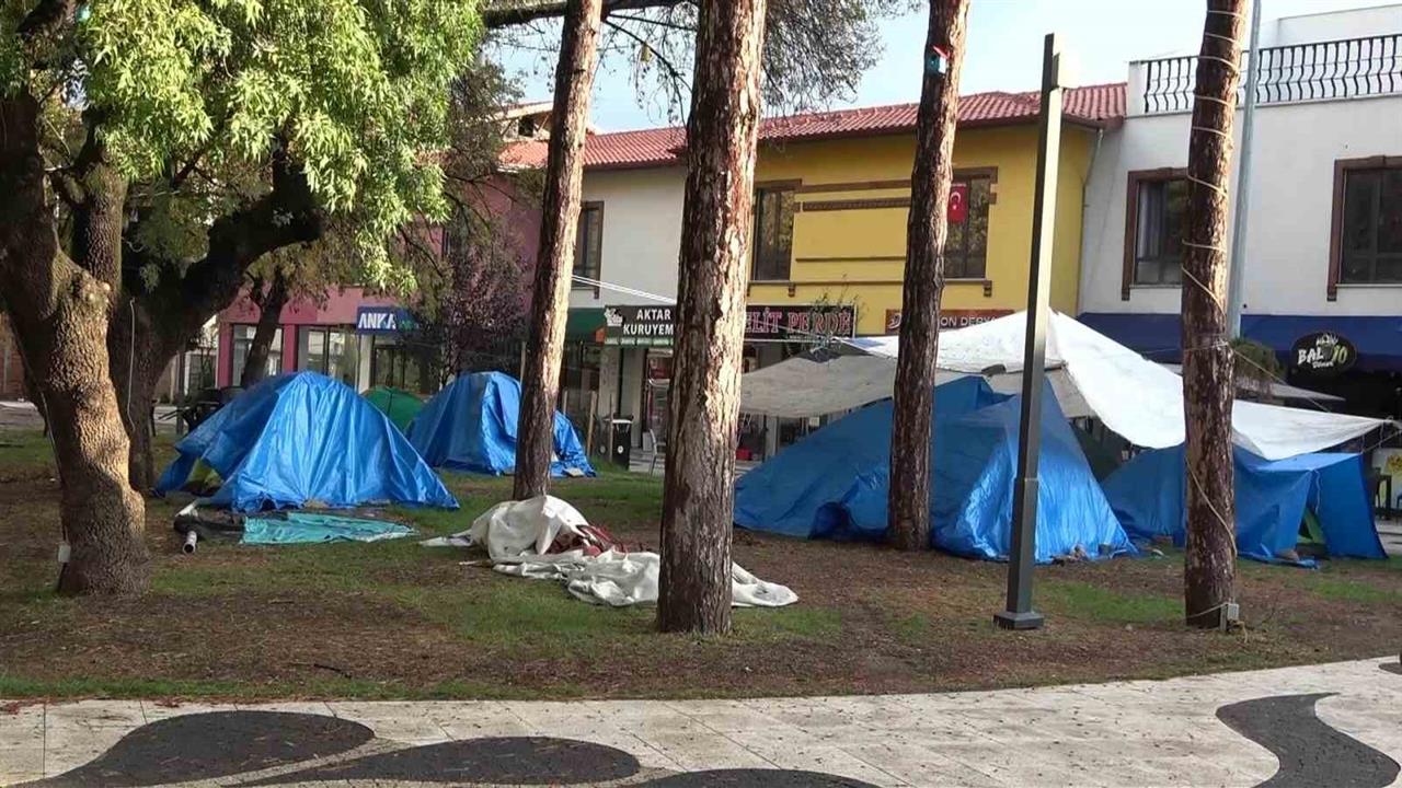 Balıkesir Sındırgı'da Depremin Ardından Halk Sokakta Geçirdi