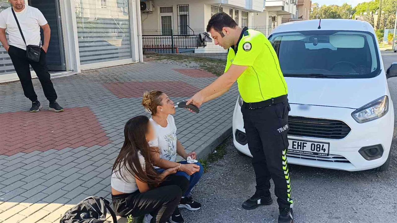 Antalya Manavgat'ta Motosiklet ile Otomobilin Çarpışması Sonucu Bir Kişi Yaralandı