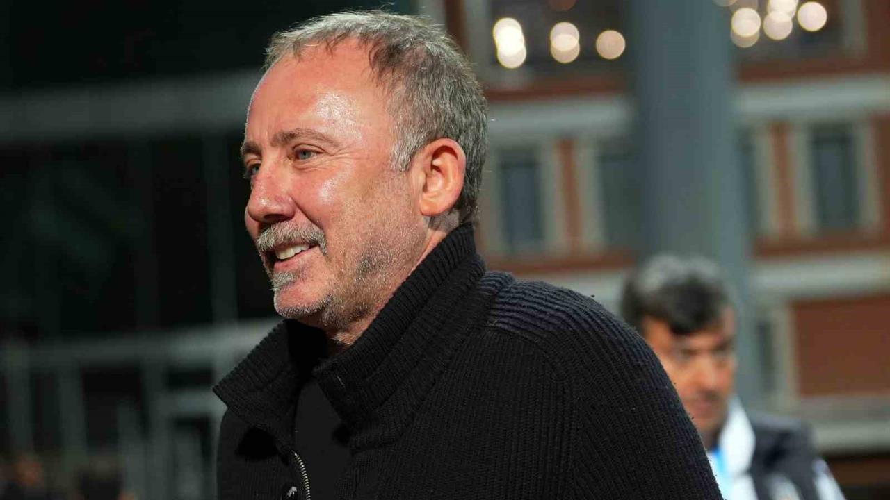 İstanbul Beşiktaş'ta Sergen Yalçın'ın Derbi Performansı Dikkat Çekiyor