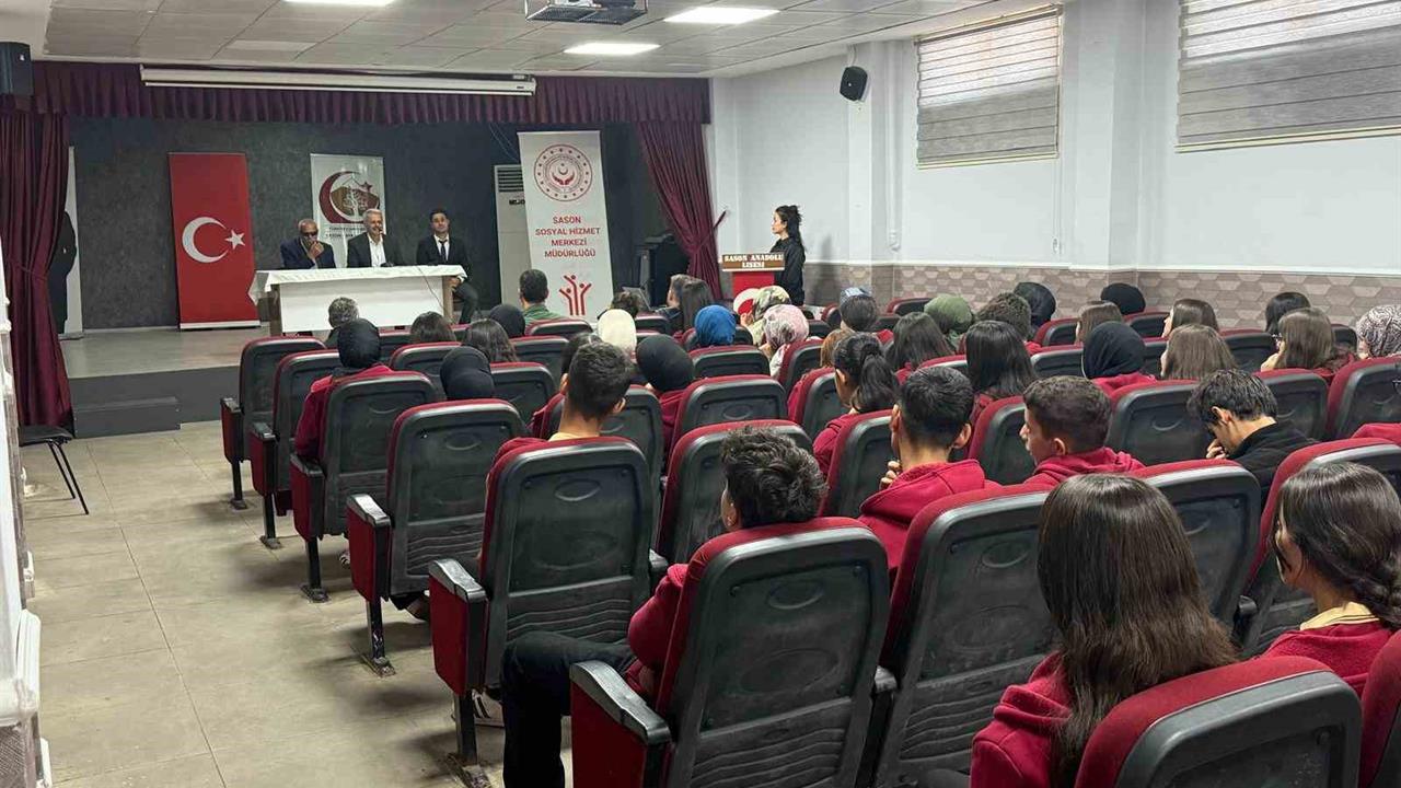 Batman Sason'da Şehit Aileleri ve Gaziler Öğrencilerle Bir Araya Geldi