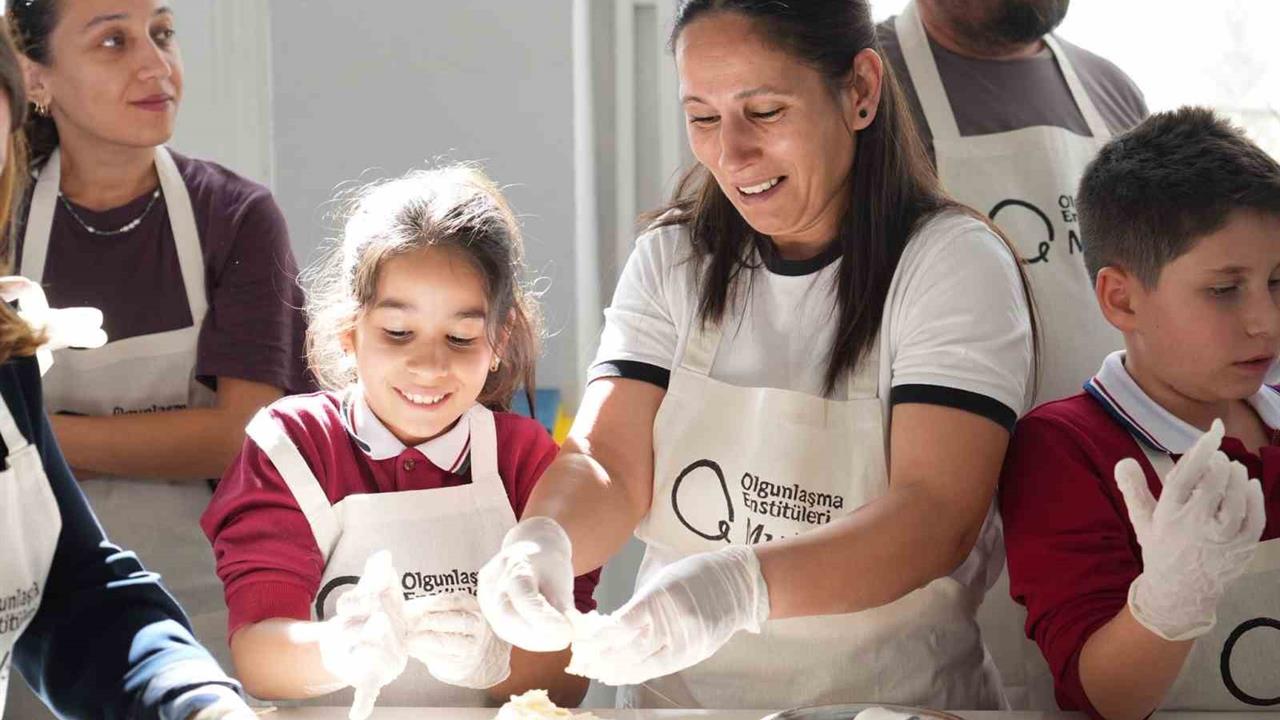 Muğla'da Aileler 29 Ekim Cumhuriyet Bayramı'nı Birlikte Kutladı