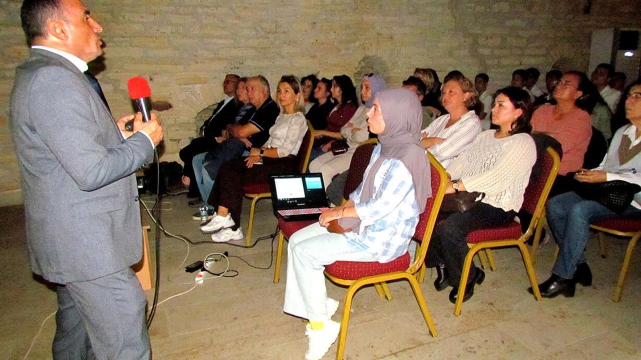 İzmir Çeşme'de Arkeoloji Buluşması Gerçekleştirildi