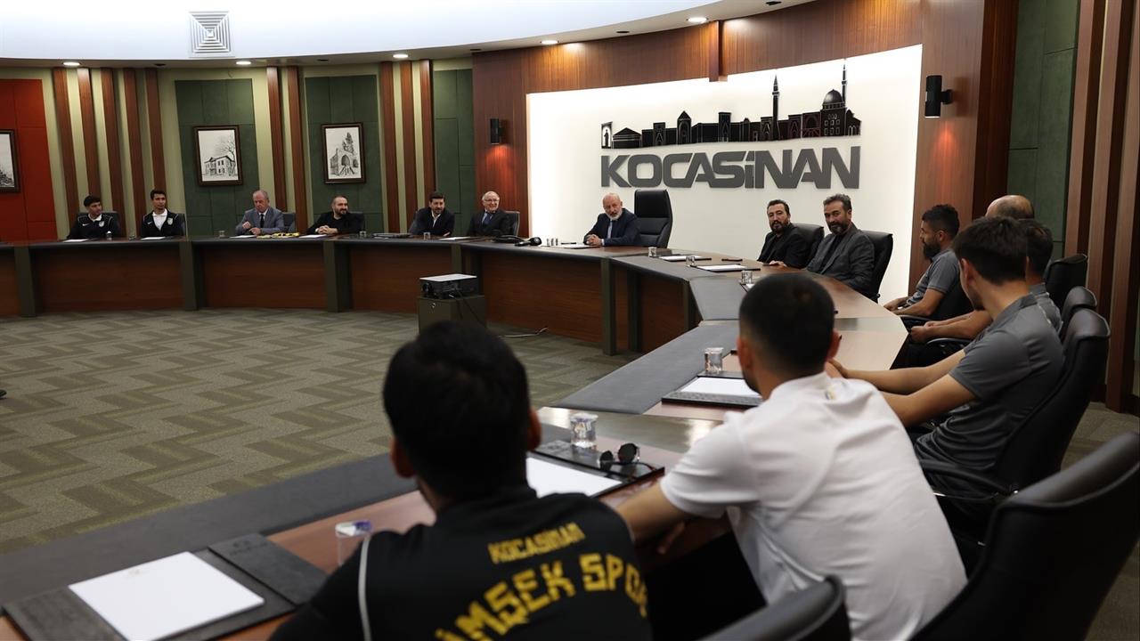 Kayseri Kocasinan'da Kocasinan Şimşekspor'un Futbol Başarısı Konuşuldu