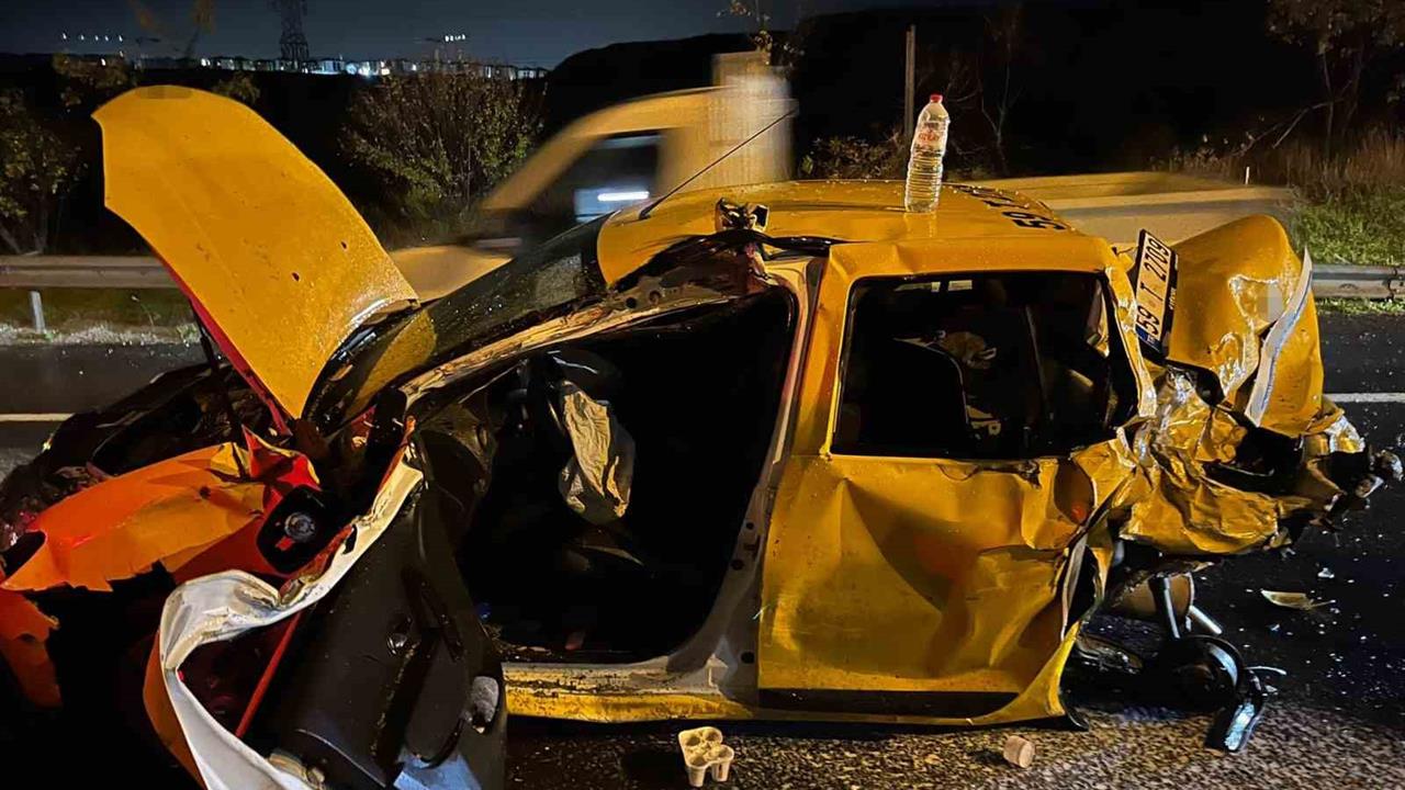 Tekirdağ Çorlu'da Zincirleme Trafik Kazasında Taksi Sürücüsü Yaralandı